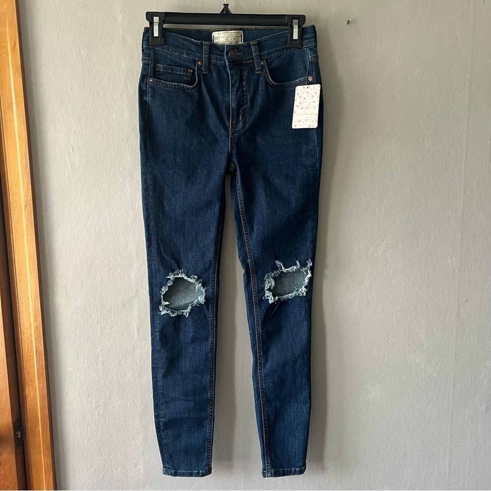 Free People Distressed Skinny Jeans Size 25 NWT